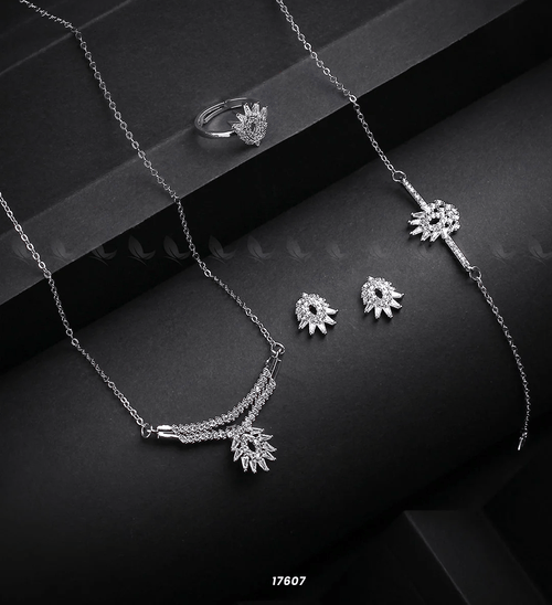 Mirage Necklace Set